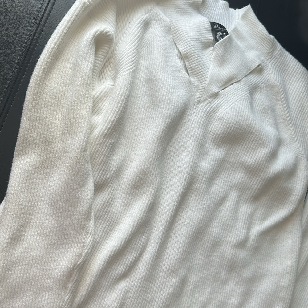 CUTOUT NECK SWEATER
ELLA Rafaella - Picture 4 of 4